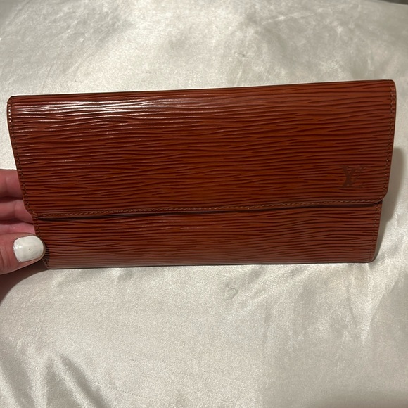 ✨💎 *Rare* ✨💎 Louis Vuitton Cognac Brown Epi Leather Wallet Bundle! *3 Wallets! - Picture 2 of 16